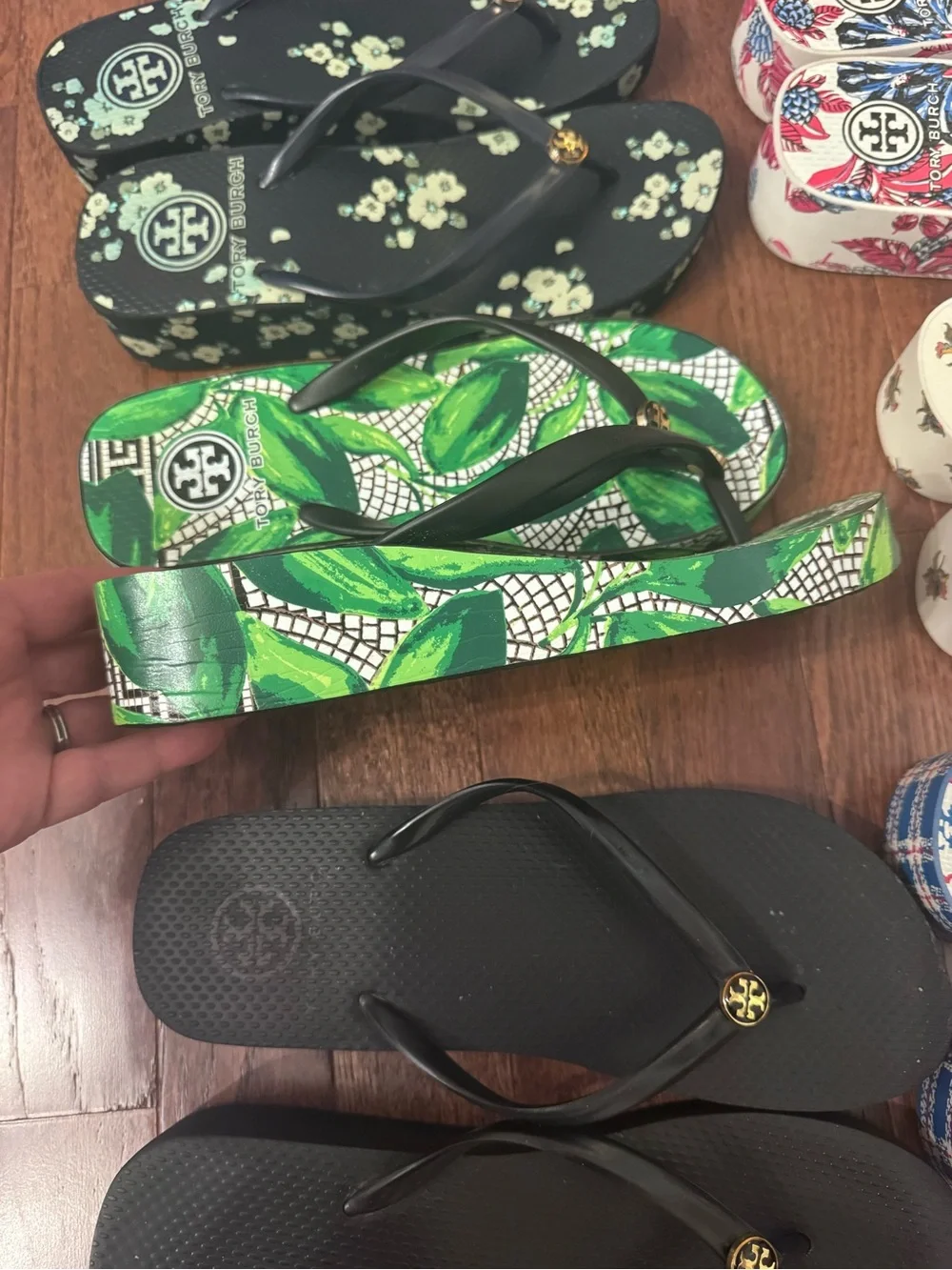Tory Burch Kids Blue Crab Print Flip Flops